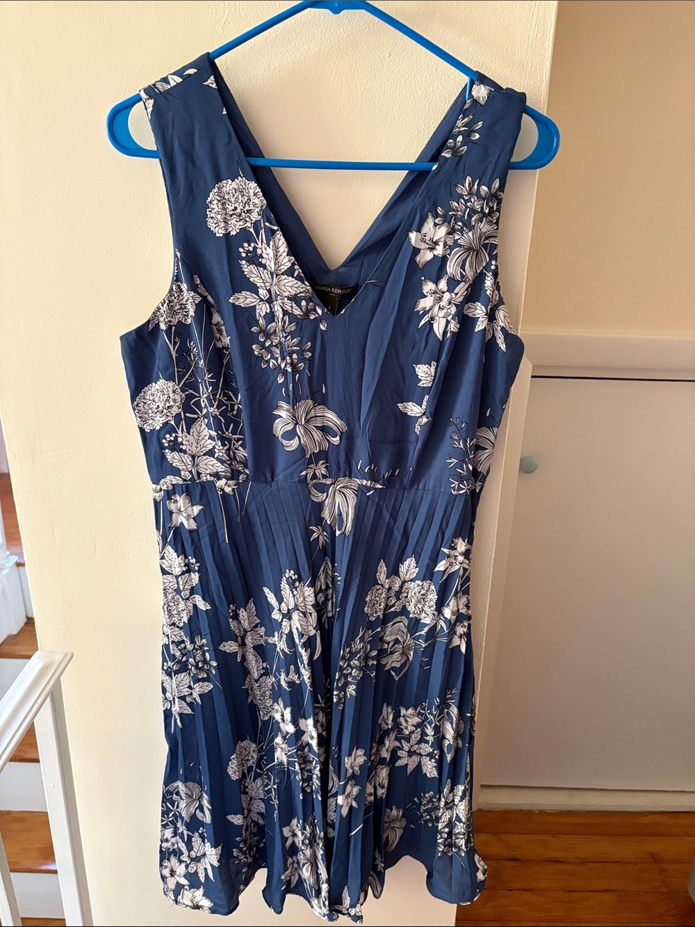 Banana Republic Navy Floral V-Neck Pleated Midi Dress